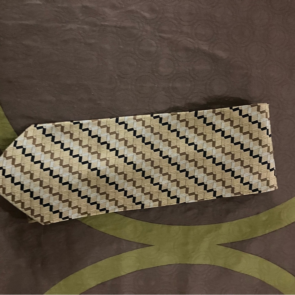 Elegant Geometric Patterned Tie